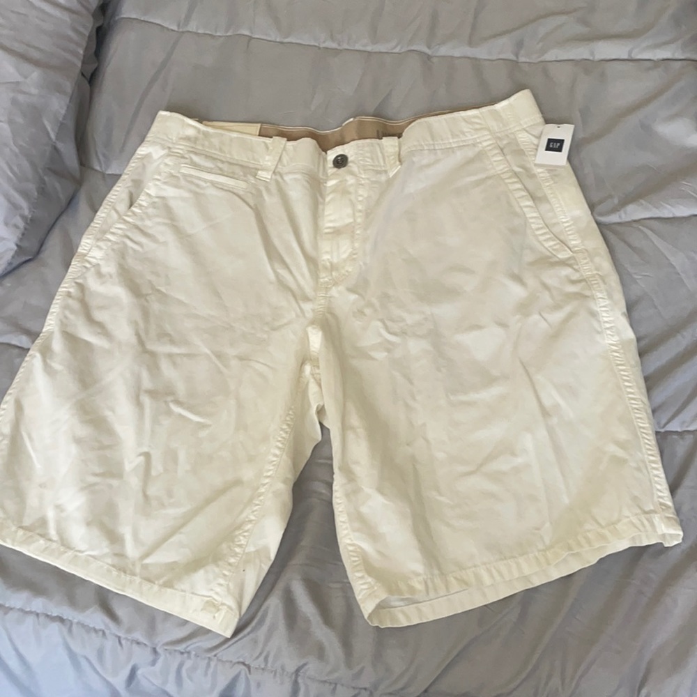 Men’s gap shorts née with tags